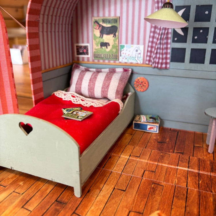 Mouse Mansion To Go - Bedroom