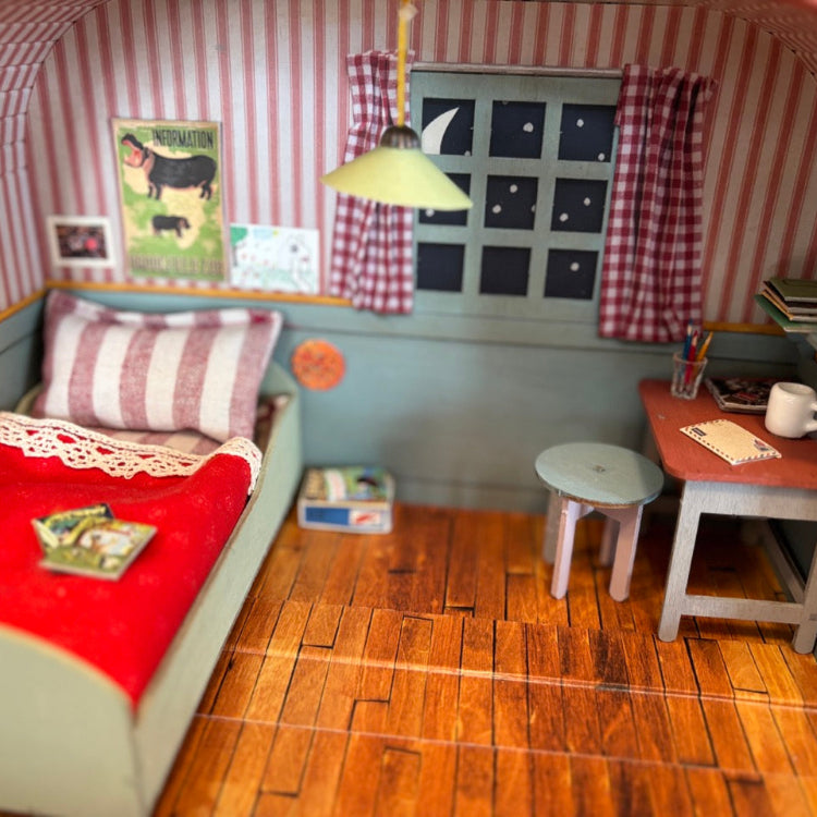 Mouse Mansion To Go - Bedroom